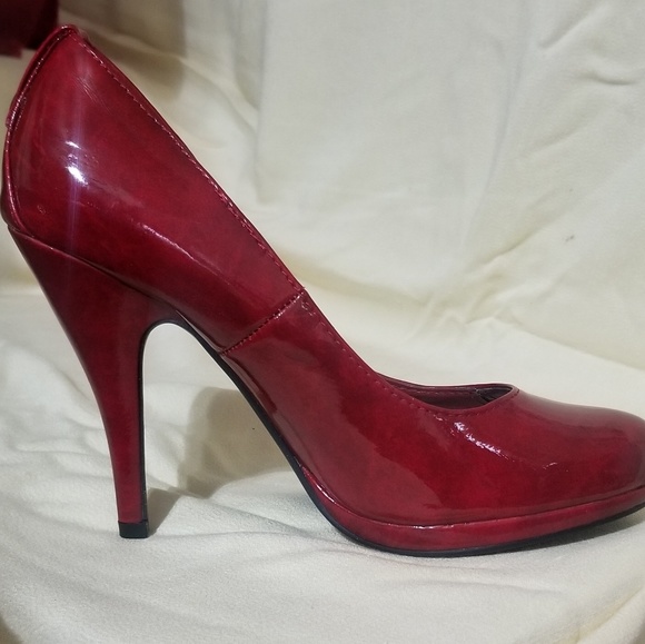 Red/ wine colored high Heel patent leather shoes - Picture 4 of 8